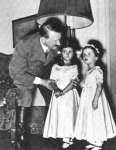 hitler met kinderen.jpg