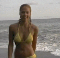1232904951_jessica%20alba%20on%20the%20beach%20in%20bikini.gif