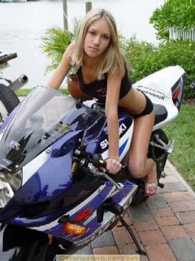 Suzuki-GSXR-1000-babes-09.jpg
