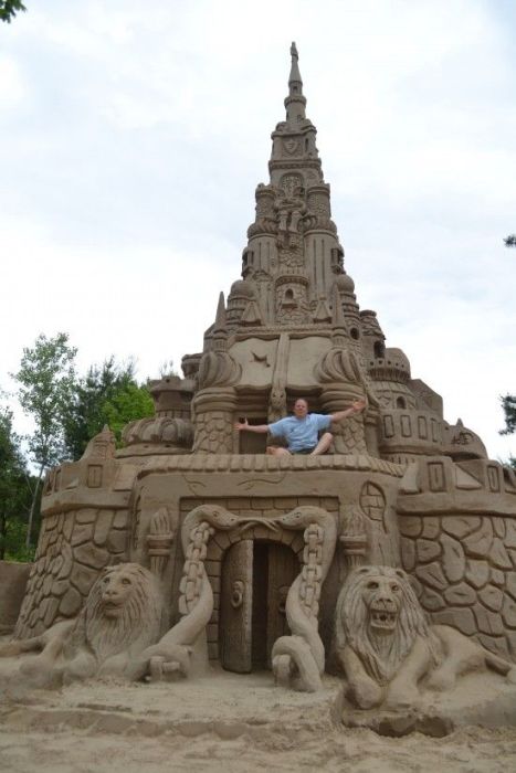 giant-sand-castle.jpg