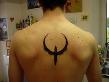 quake-tattoo1.miniatura.jpg