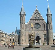 180px-Binnenhof.jpg