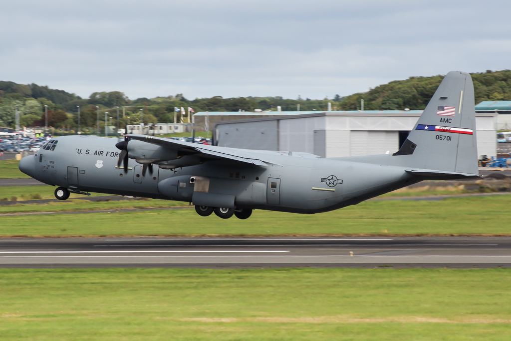10-5701_C-130J_USAF_%2820630789353%29.jpg