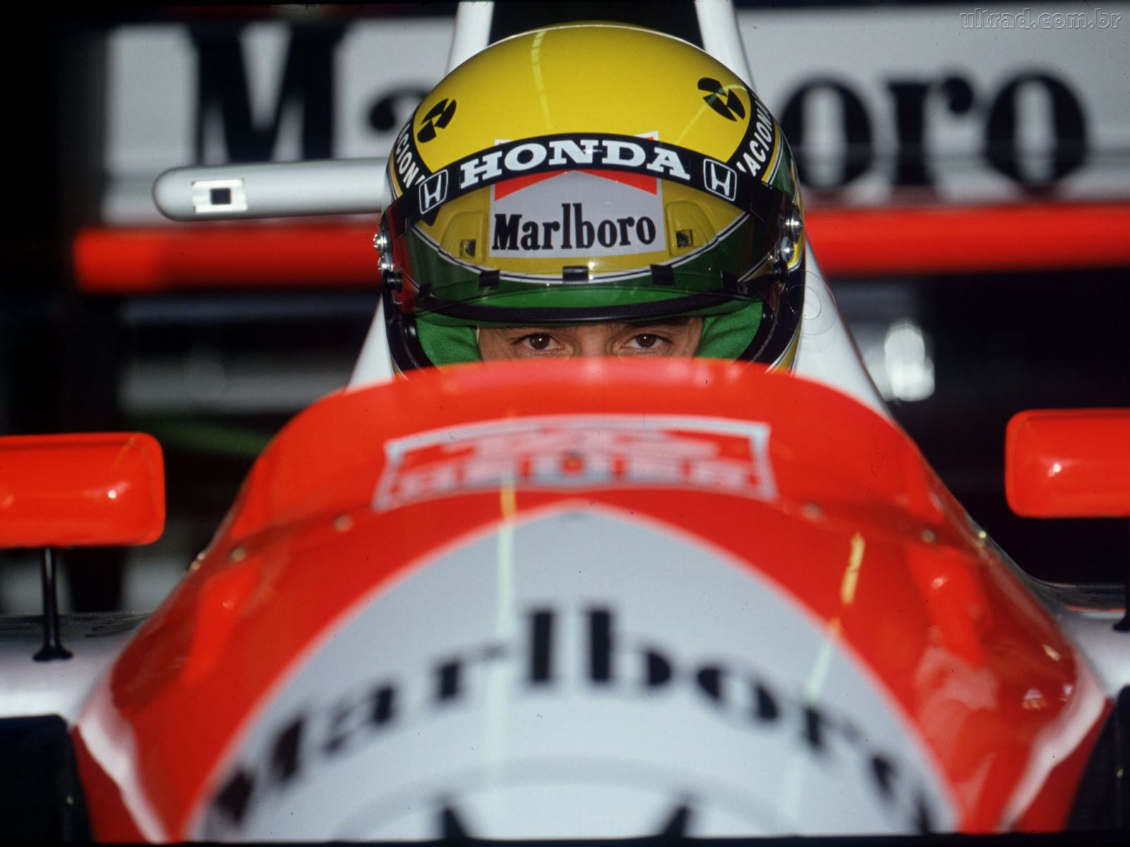 269190_Papel-de-Parede-Ayrton-Senna-McLaren_1600x1200.jpg
