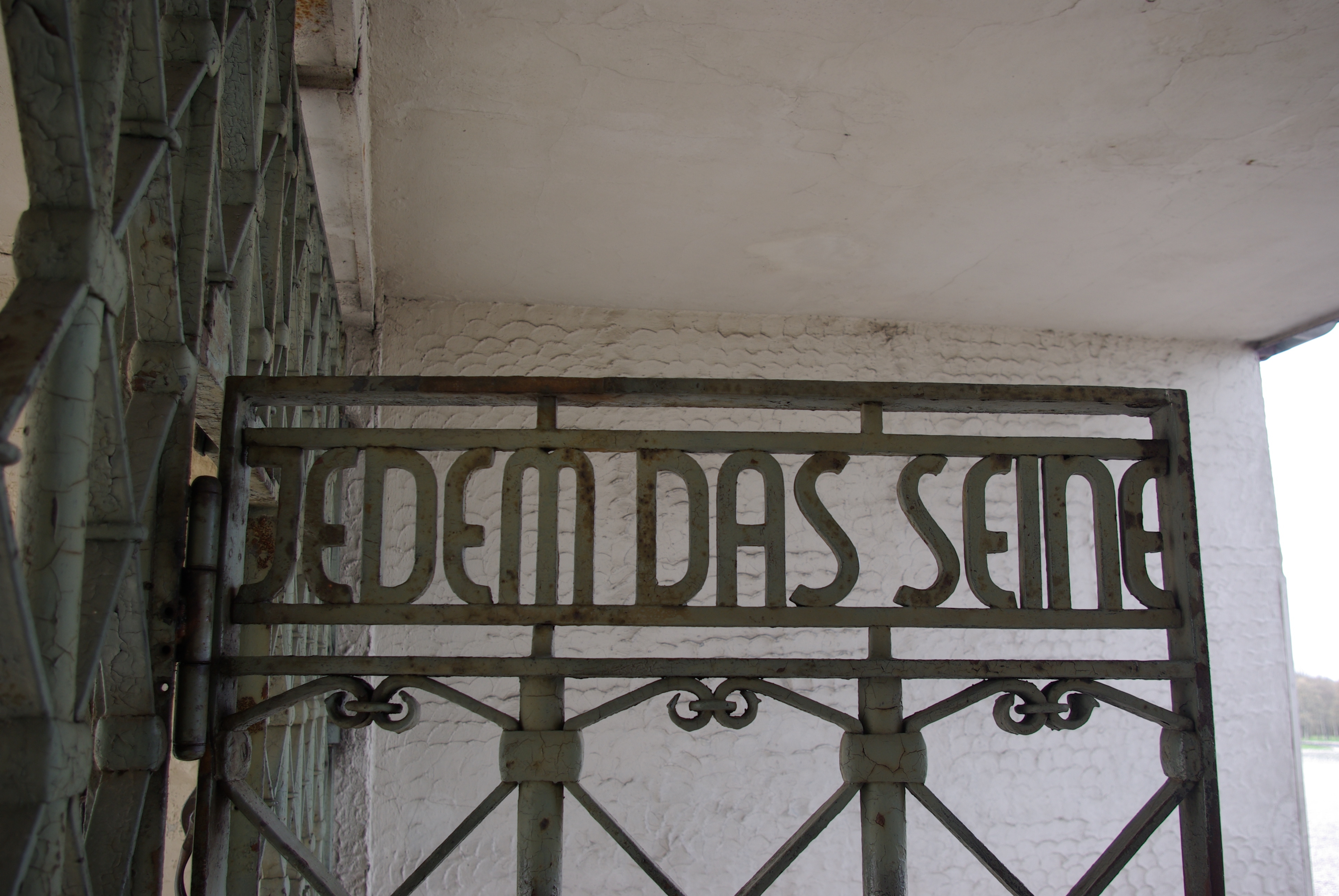 Buchenwald_Schild_Jedem_das_Seine.jpg