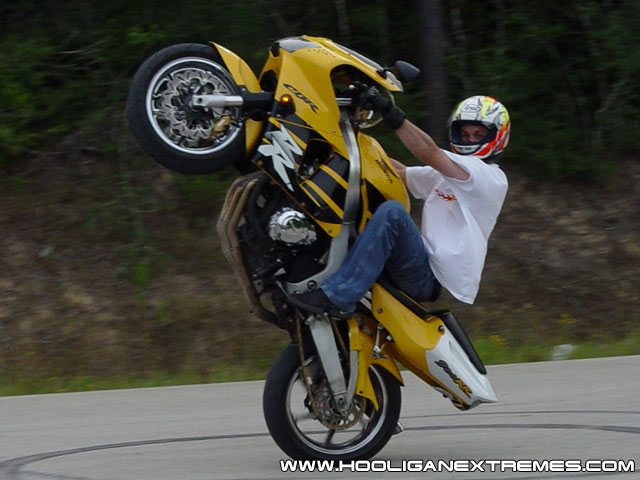 MotoStunts_080303_071.jpg